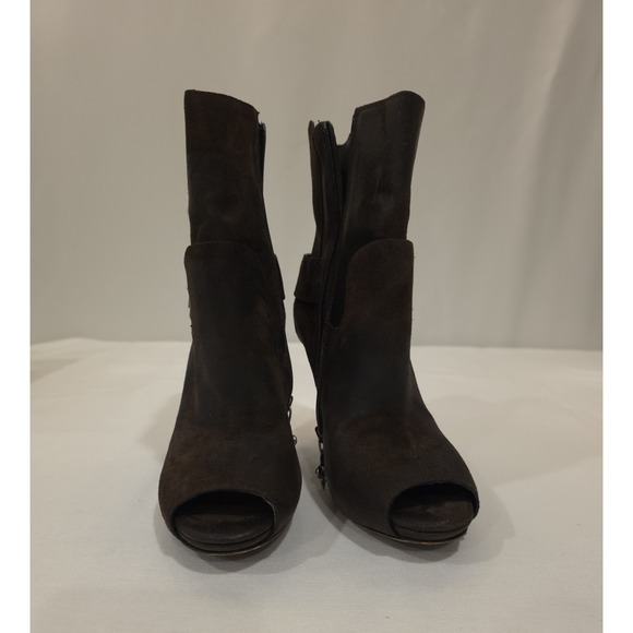Donald J. Pliner Shoes - Donald J Pliner Womens High Heel Zerli-81 Ankle Boots. Size 7.